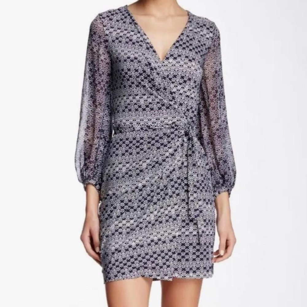 Diane Von Furstenberg balloon sleeve blue and‎ white patterned wrap dress